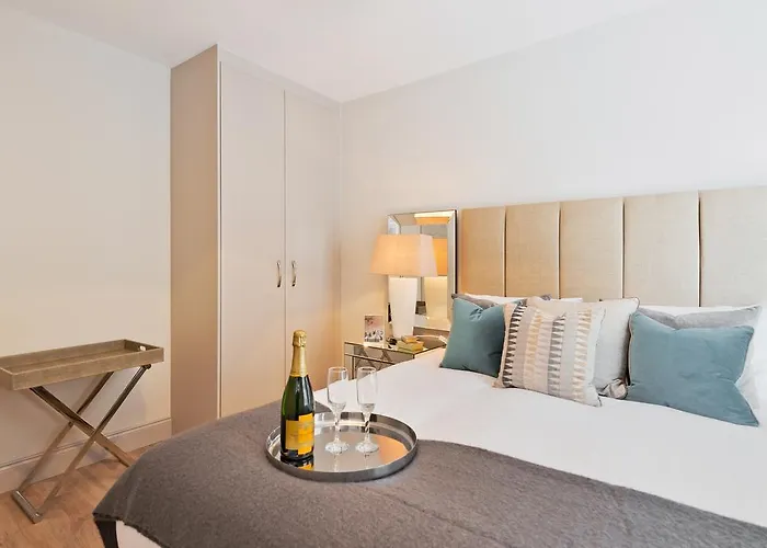 Exclusive Centre Apartment *